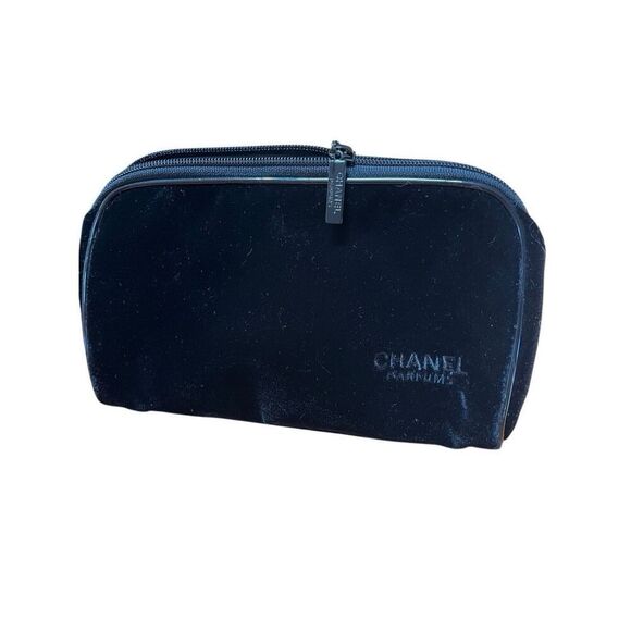 NWOT Chanel Parfums Black Velvet Zip Cosmetic Makeup Clutch Bag Case - Picture 1 of 12